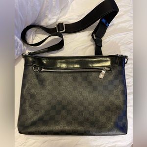 PreLoved Unisex Louis Vuitton Mick PM Damier Graphite Crossbody